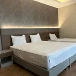 酒店 尼康亚港口套房及酒店 3*