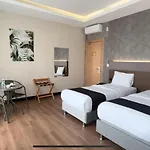 尼康亚港口套房及酒店 酒店 3*