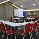 酒店 尼康亚港口套房及酒店