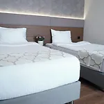 尼康亚港口套房及酒店